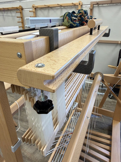 Beater Holder showing top of beater only being supported